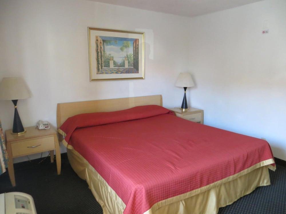 Riverside Inn & Suites Экстерьер фото