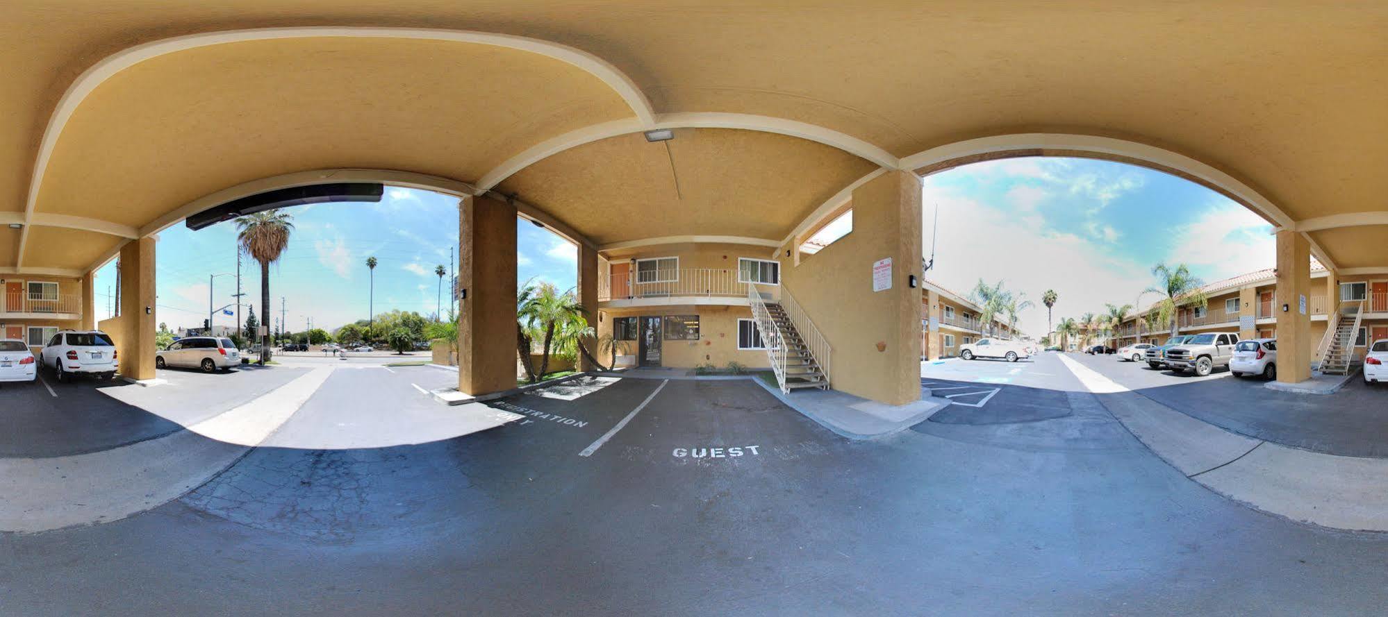 Riverside Inn & Suites Экстерьер фото
