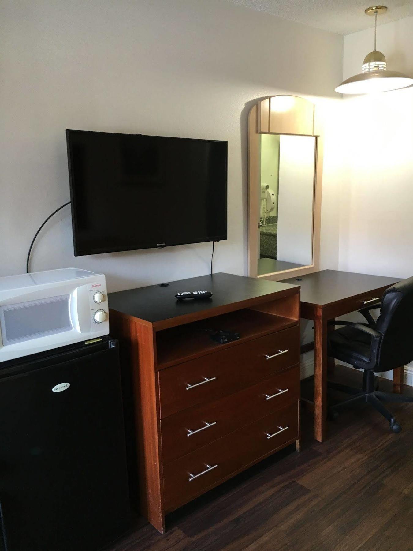 Riverside Inn & Suites Экстерьер фото