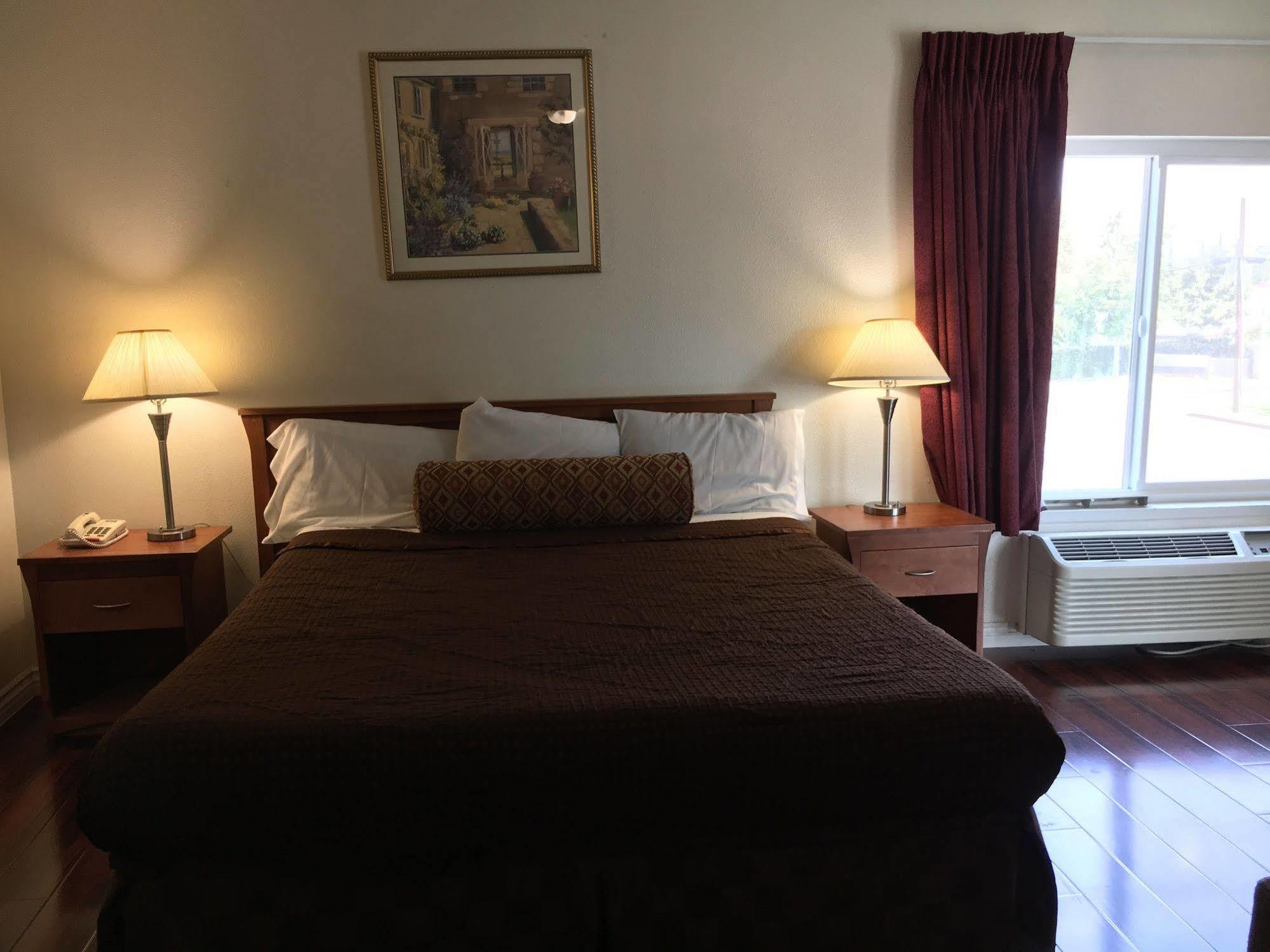 Riverside Inn & Suites Экстерьер фото