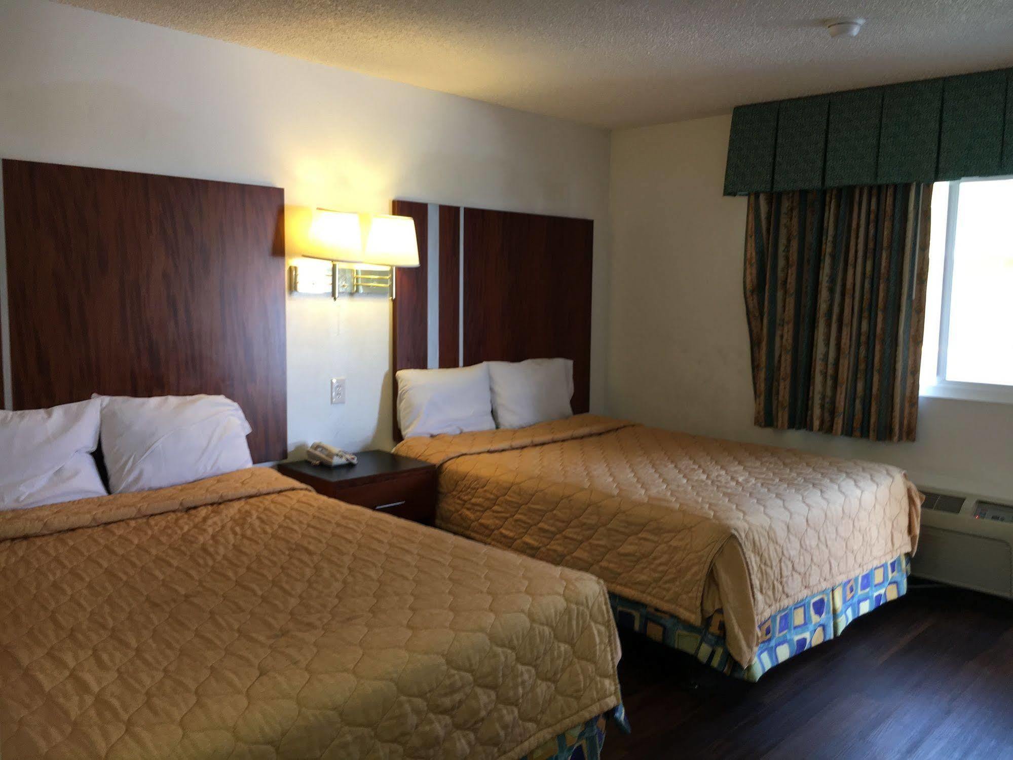 Riverside Inn & Suites Экстерьер фото