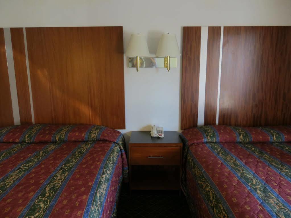 Riverside Inn & Suites Экстерьер фото