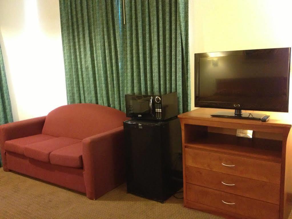Riverside Inn & Suites Экстерьер фото