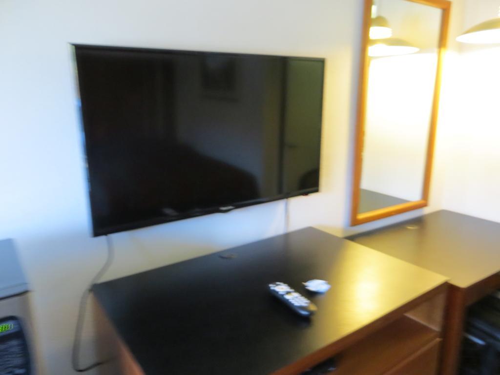 Riverside Inn & Suites Экстерьер фото