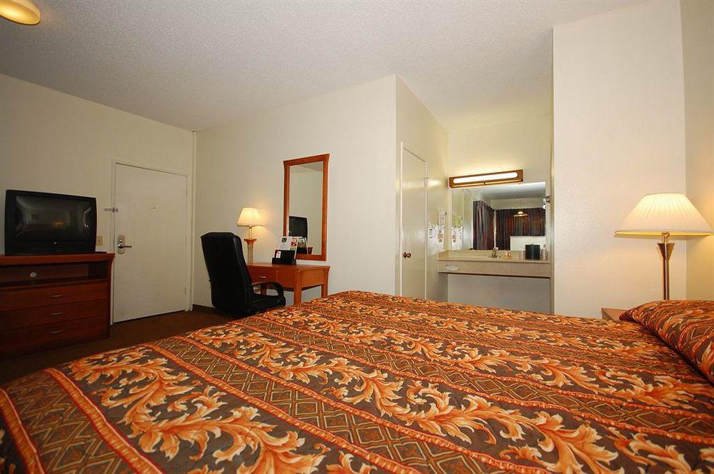 Riverside Inn & Suites Экстерьер фото