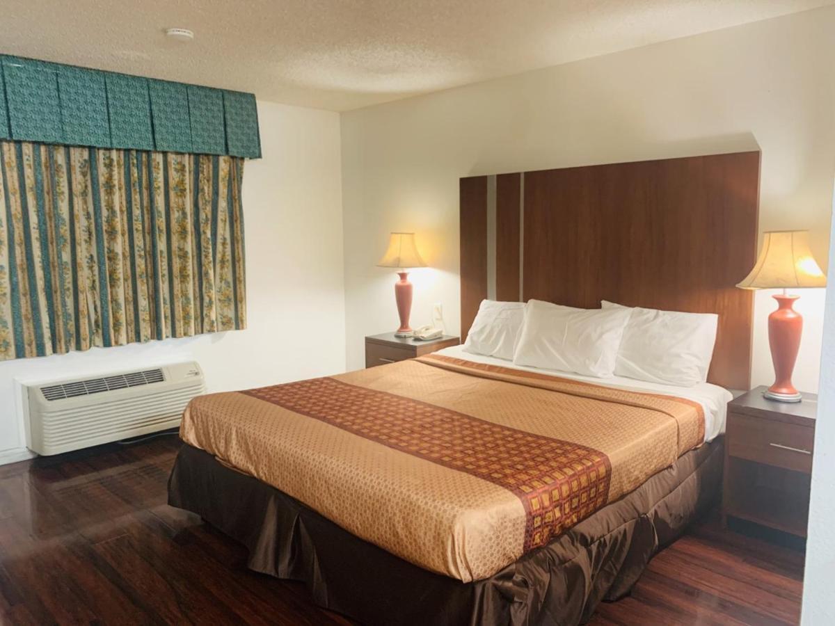 Riverside Inn & Suites Экстерьер фото
