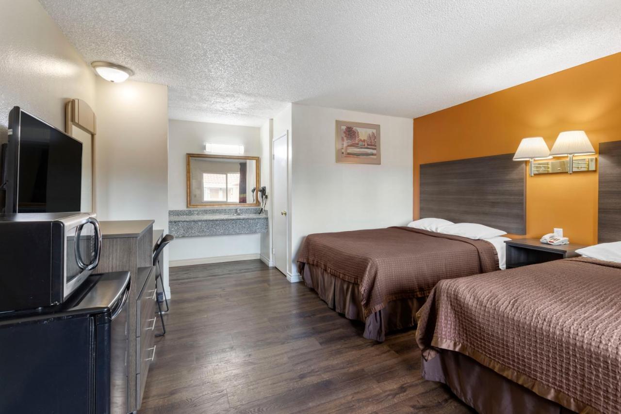 Riverside Inn & Suites Экстерьер фото