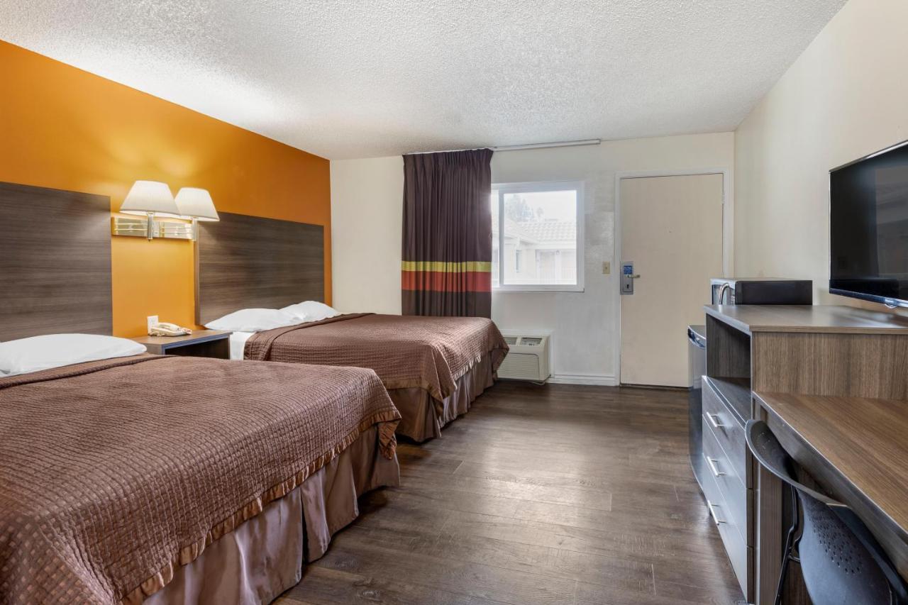 Riverside Inn & Suites Экстерьер фото
