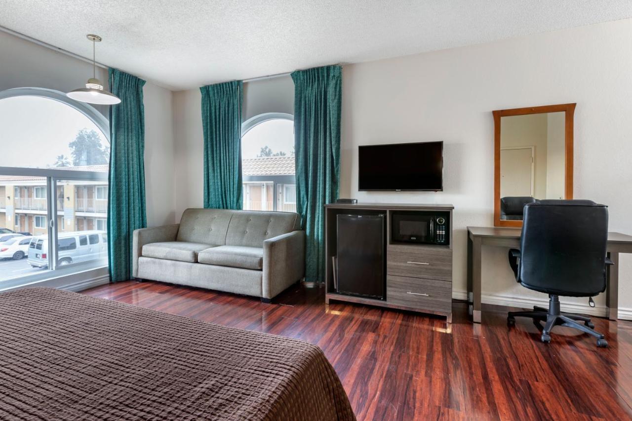 Riverside Inn & Suites Экстерьер фото