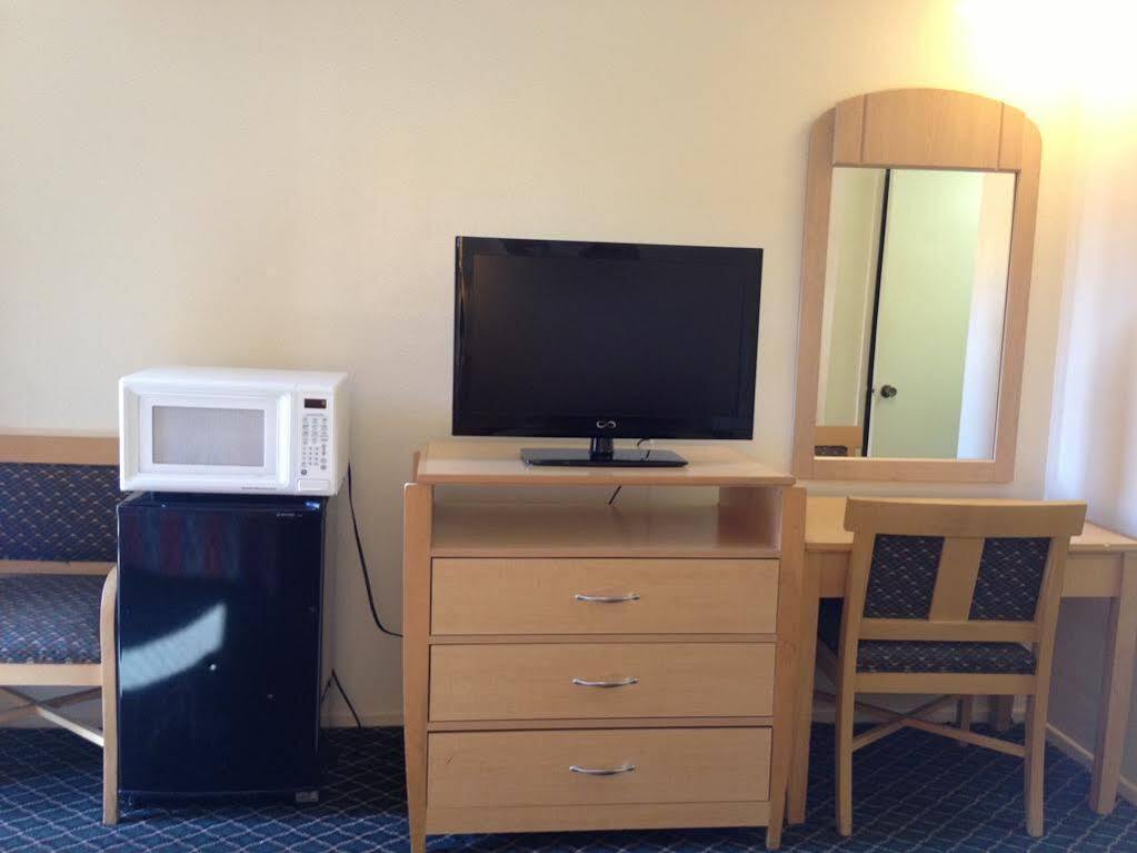 Riverside Inn & Suites Экстерьер фото