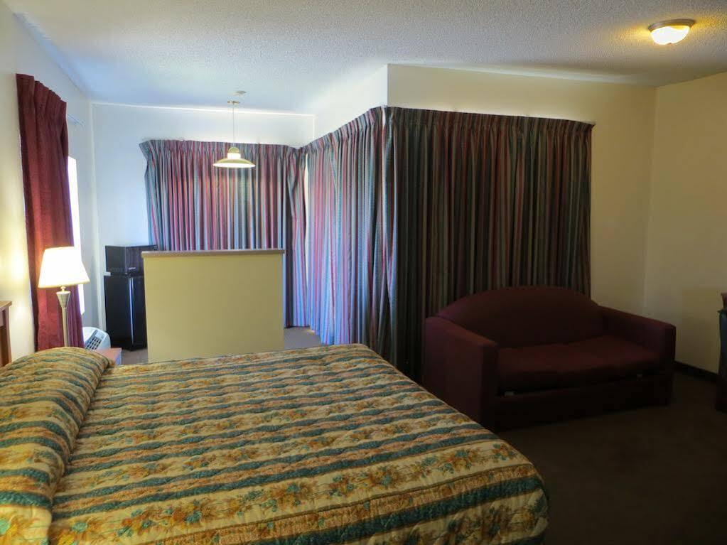 Riverside Inn & Suites Экстерьер фото